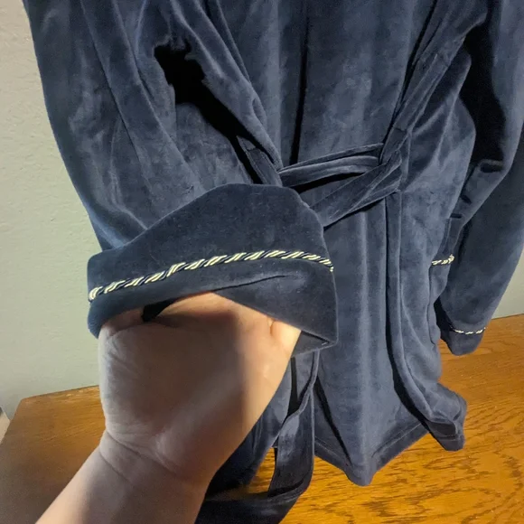 Ascentix Men's Velour Smoking Jacket with Satin Lining - Picture 6 of 10